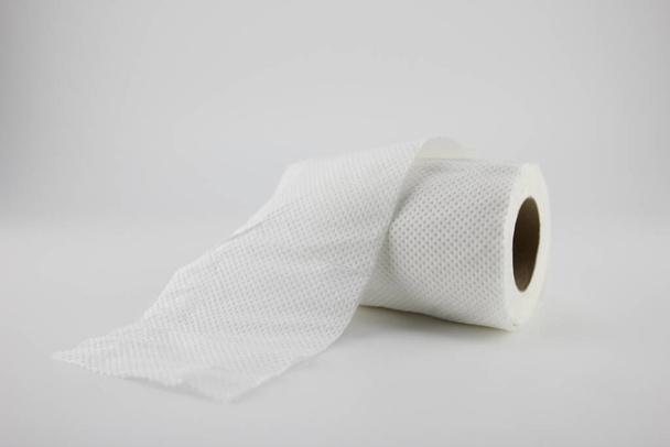 Рулон тканинного паперу Набір на білому тлі
. - Фото, зображення