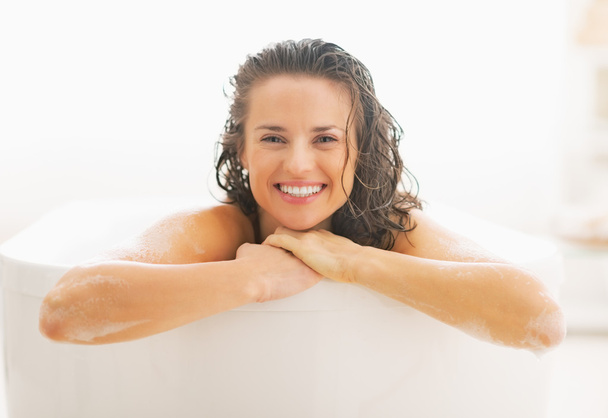 Portrait of smiling young woman in bathtub - Zdjęcie, obraz