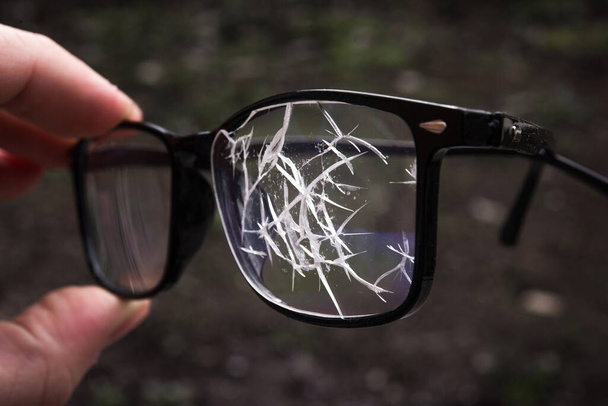 Zbliżenie potłuczone czarne okulary tekstury - Zdjęcie, obraz
