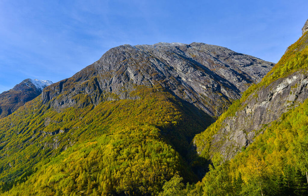 Norwegian beautiful landscape, mountain peaks in summer - Fotografie, Obrázek