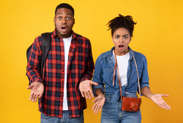 Shocked African American Travelers Couple Having Vacation Problems, Yellow Background - Fotoğraf, Görsel