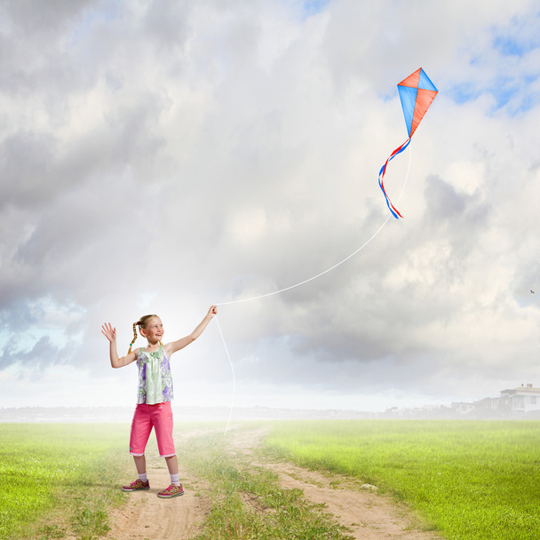 Girl with kite - Foto, afbeelding