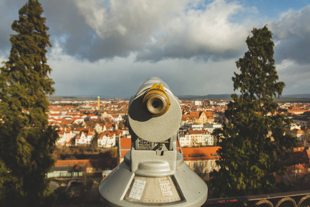 Mincovní dalekohled na vyhlídkové plošině kláštera Michelsberg v německém Bambergu - Fotografie, Obrázek