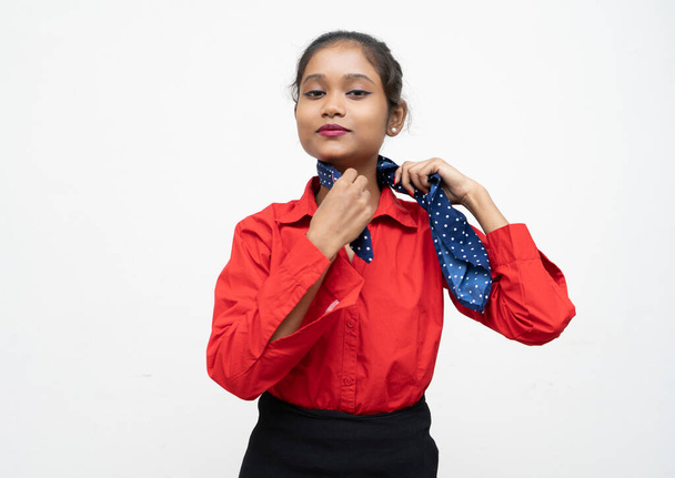 Charming Air hostess öltözött piros uniformisban kötve a gallérja.Fehér háttér és másolás tér. - Fotó, kép