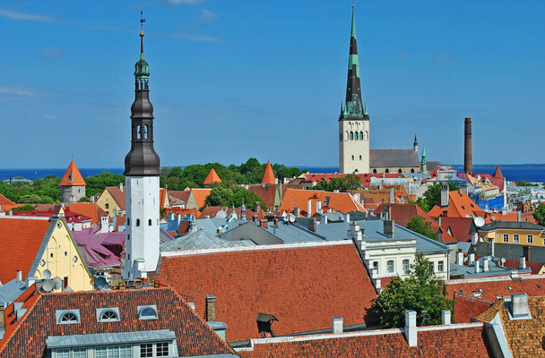 vista del casco antiguo en tallinn, estonia - Foto, imagen