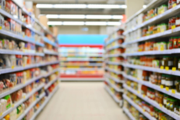 Süpermarket vitrinleri. Ticaret temasının bulanık arkaplanı - Fotoğraf, Görsel