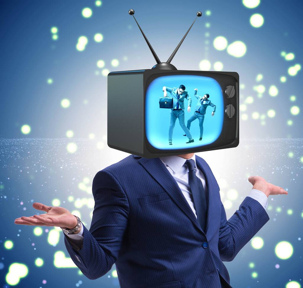 Homme avec tête de télévision dans le concept de dépendance à la télévision - Photo, image