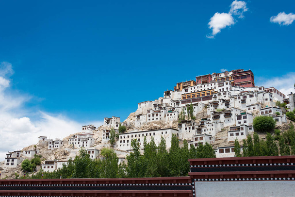 Ladakh, India - Thikse Monastery (Thikse  Gompa) in Ladakh, Jammu and Kashmir, India. The Monastery was originally built in 15th century and is the largest gompa in central Ladakh. - Foto, afbeelding