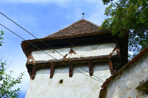 Ενισχυμένη μεσαιωνική εκκλησία σαξών στο χωριό Cincsor, Klienschenk, Τρανσυλβανία, Ρουμανία. Ο οικισμός ιδρύθηκε από τους Σάξονες αποίκους στα μέσα του 12ου αιώνα.. - Φωτογραφία, εικόνα