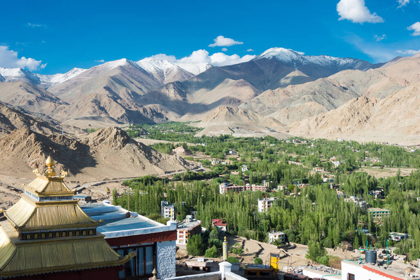 Ladakh, Intia Kaunis maisema Shanti Stupasta Leh, Ladakh, Jammu ja Kashmir, Intia. - Valokuva, kuva