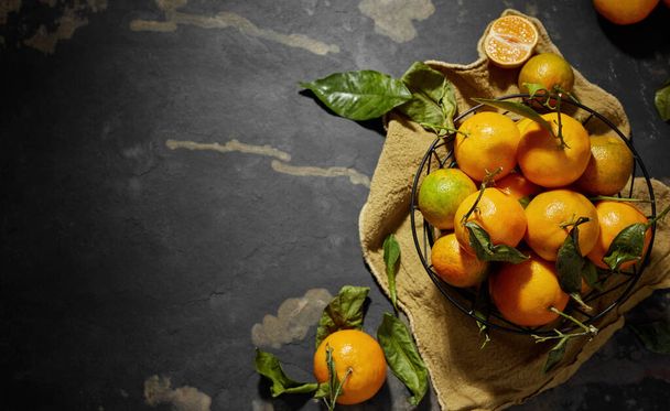 Frisch geerntete Orangen von oben - Foto, Bild