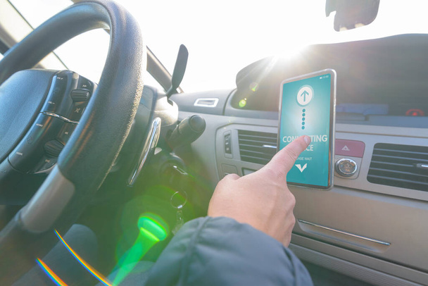 Connecting smart phone to the car audio system using wireless technology - Φωτογραφία, εικόνα