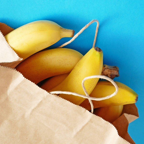 many bananas in paper bag, zero waste concept - Foto, imagen