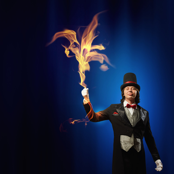 Magician in hat - Foto, imagen