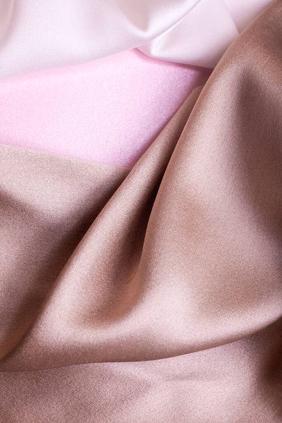 Fond abstrait aux couleurs douces des tissus de soie sur papier perlé rose. Belle texture tendance. - Photo, image