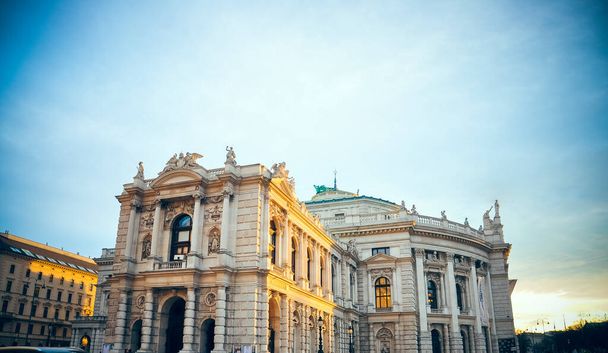 Wien, Österreich - Berühmtes Burgtheater - Foto, Bild
