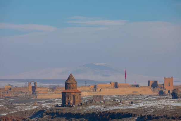 アニ遺跡（Ani Resort, Ani）は、トルコのカルス県にある遺跡。中世青. - 写真・画像
