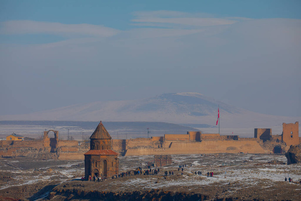 Ani Ruins, Ani est une ville-site en ruine située dans la province turque de Kars. Médiéval, bleu. - Photo, image