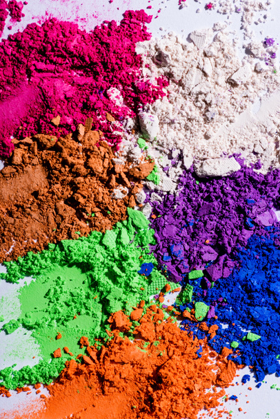 vista de cerca de polvo de sombra de ojos multicolor - Foto, Imagen