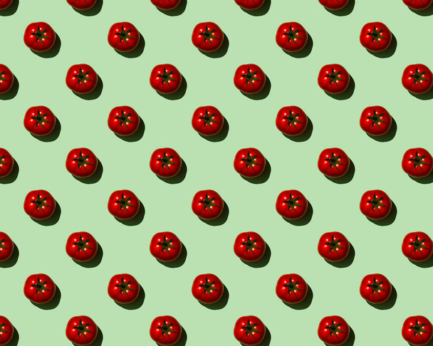 pattern red tomatoes on a green background - Foto, immagini