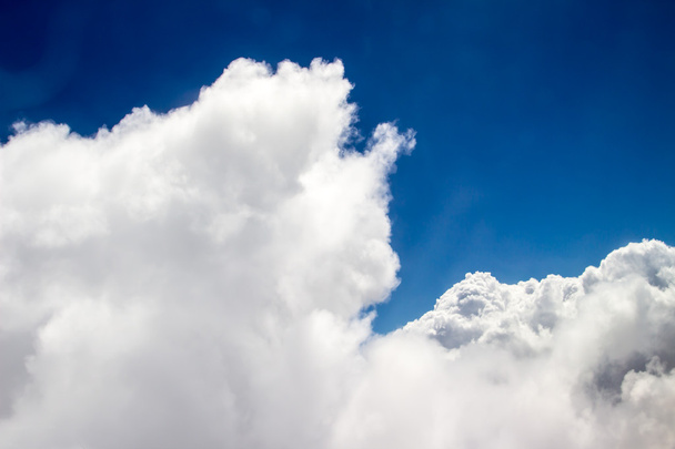 nubes en el cielo azul - Foto, Imagen