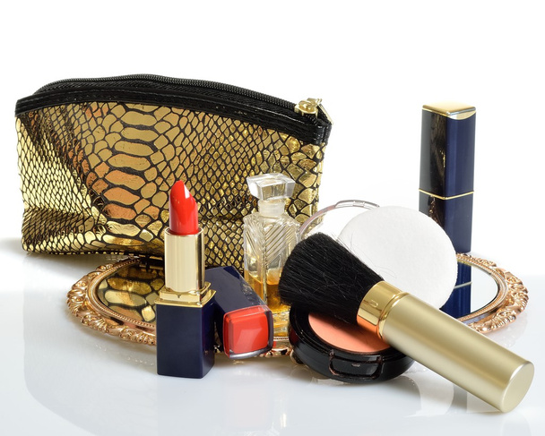 Artículos para cosméticos decorativos, maquillaje, espejo y flores
 - Foto, imagen