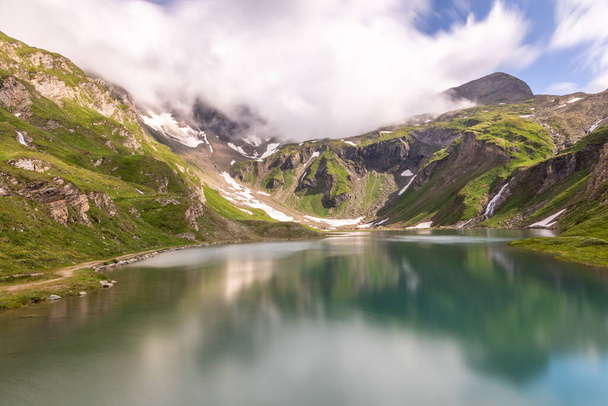Acque verdi del ghiacciaio del Grossglockner, Austria. - Foto, immagini