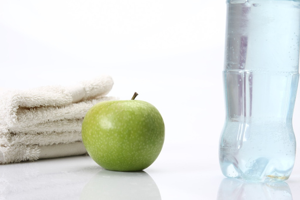 Towel, apple and a bottle of water - Foto, immagini