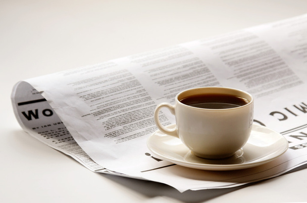 Koffiekopje en krant - Foto, afbeelding