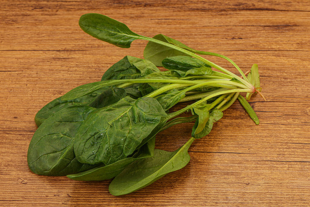 Cuisine végétalienne - Feuilles d'épinards verts frais tas - Photo, image