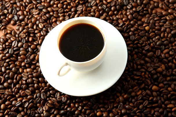 Cup of coffee on coffee beans - Foto, imagen