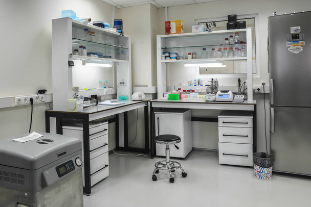 The interior of a modern biological laboratory. Equipment and furniture in the room for scientific research. - Foto, immagini