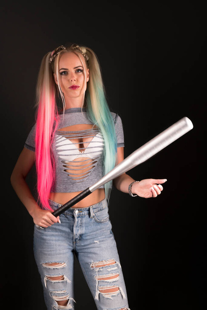 beautiful woman with baseball bat - Foto, afbeelding