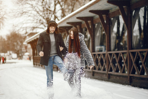 Couple in a winter city - Foto, Imagem
