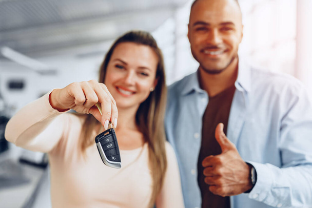 Happy excited couple buying a new car and showing keys - Фото, зображення