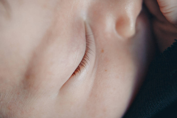 eye of newborn baby close up. The concept of hygiene and health - Фото, зображення