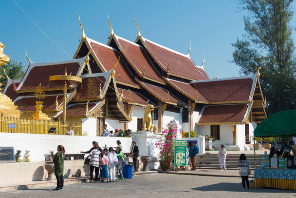 Chiang Mai, Thailand - Wat Phra That Si Chom Thong Worawihan in Chom Thong District, Chiang Mai, Thailand. The Monastery was originally built in 15th century. - Foto, immagini