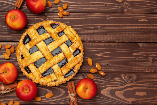 Traditional homemade pie for Thanksgivingautumn holiday - Фото, зображення