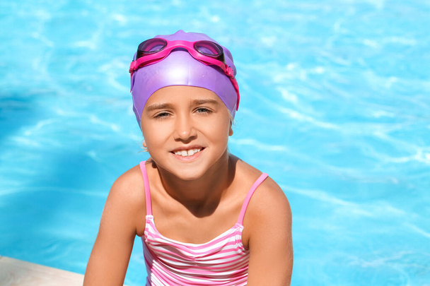 Cute little girl in swimming pool - Photo, Image