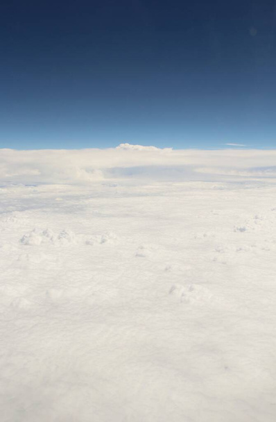 nubes blancas en el cielo azul - Foto, Imagen
