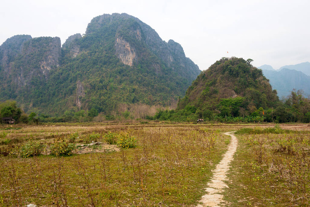 Vang Vieng, Laos - Naturbild von Vang Vieng. eine berühmte Landschaft in Vang Vieng, Provinz Vientiane, Laos. - Foto, Bild