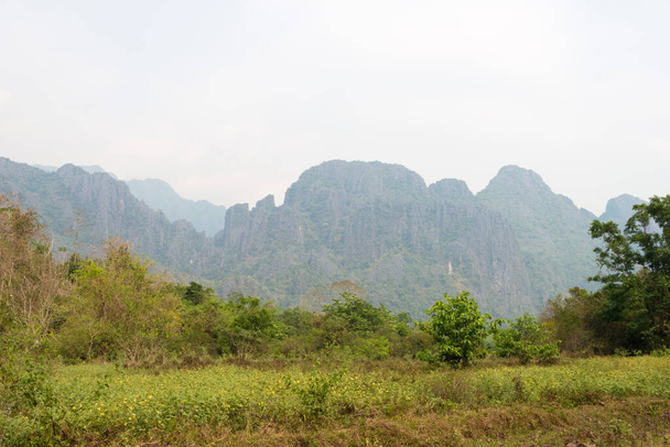 Vang Vieng, Laos - Naturbild von Vang Vieng. eine berühmte Landschaft in Vang Vieng, Provinz Vientiane, Laos. - Foto, Bild