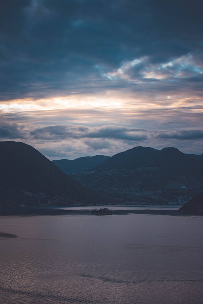 piękny widok na jezioro Iseo - Zdjęcie, obraz