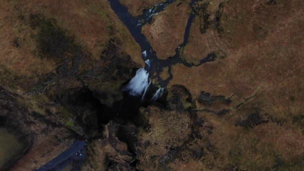  καταρράκτη στο iceland θέα από ένα drone συστροφή - Πλάνα, βίντεο