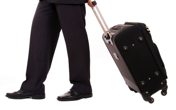 Detail of a businessman with suitcase at the airport - Foto, Imagem