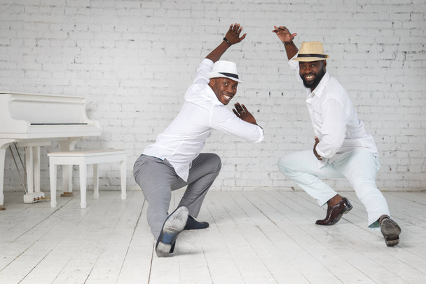 Two stylish joyful black men dance. - Foto, Imagen