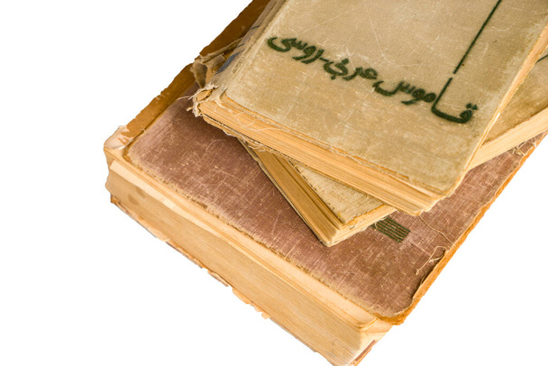 Montón de viejos libros antiguos grandes aislados sobre fondo blanco, de cerca - Foto, imagen