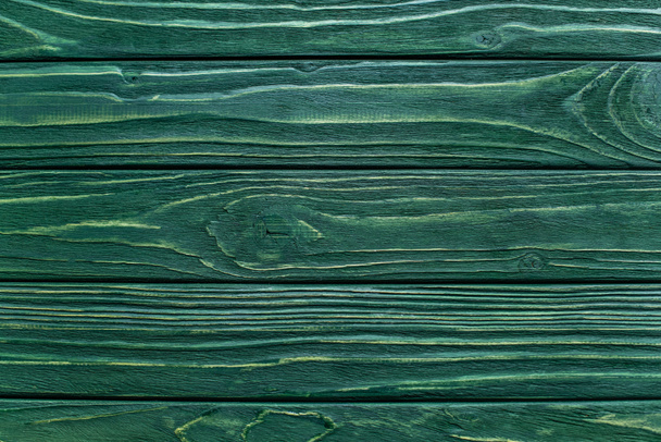 Draufsicht auf den grünen Hintergrund aus Holz - Foto, Bild