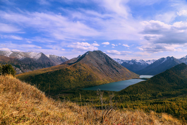 Altai dağları, Multinsky gölleri. - Fotoğraf, Görsel