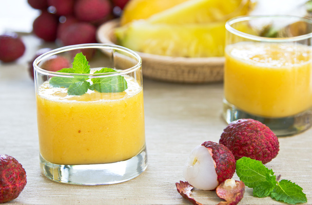 friss licsi, ananász, mangó smoothie - Fotó, kép